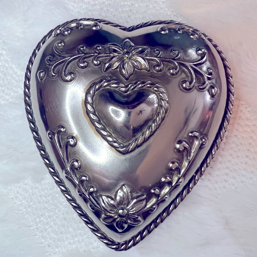 BRIGHTON HEART SHAPED BOX